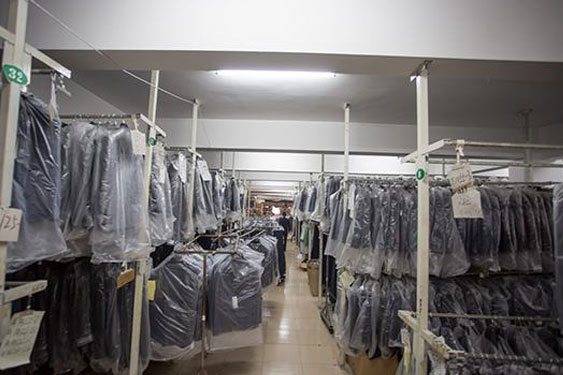 工業(yè)倉庫使用除濕機。